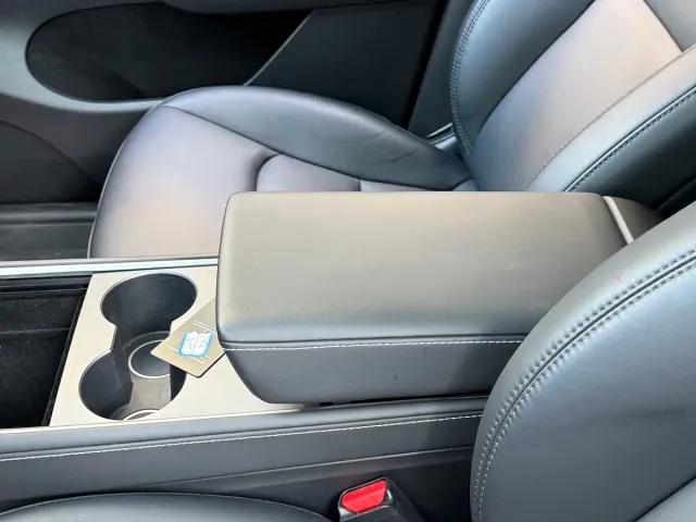 Tesla Model Y — Фото автомобиля 17