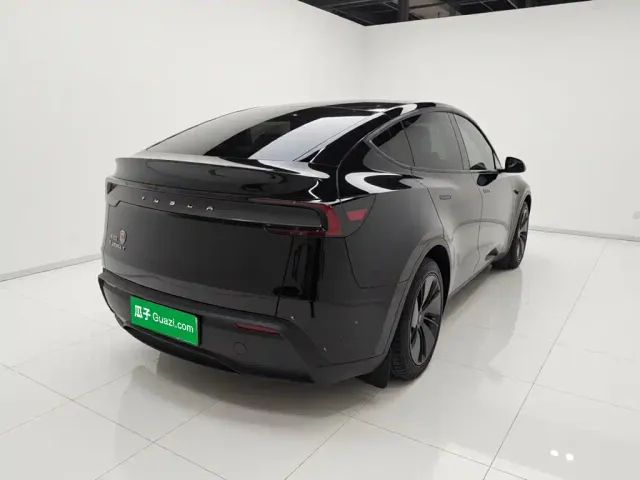 Tesla Model Y — Фото автомобиля 6