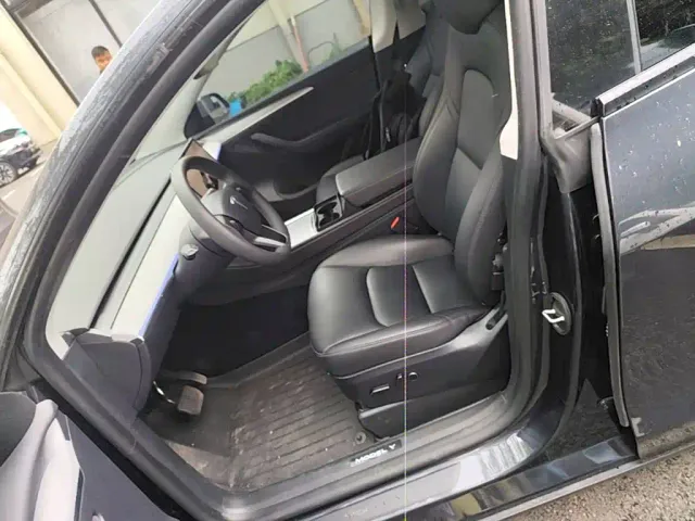 Tesla Model Y — Фото автомобиля 14