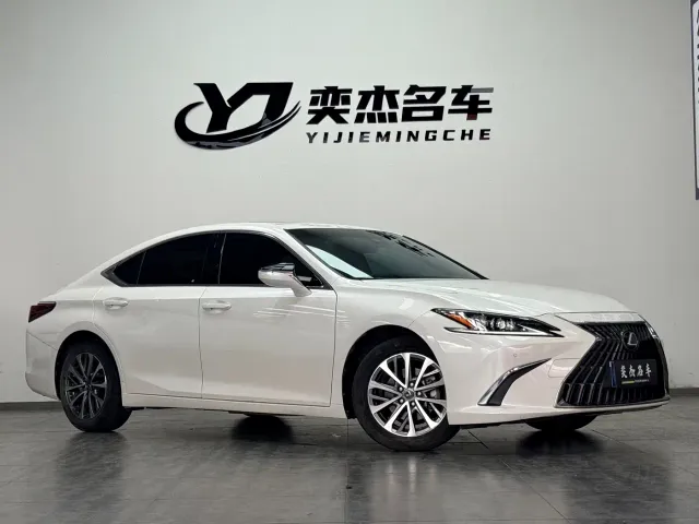 Lexus ES — Фото автомобиля 3