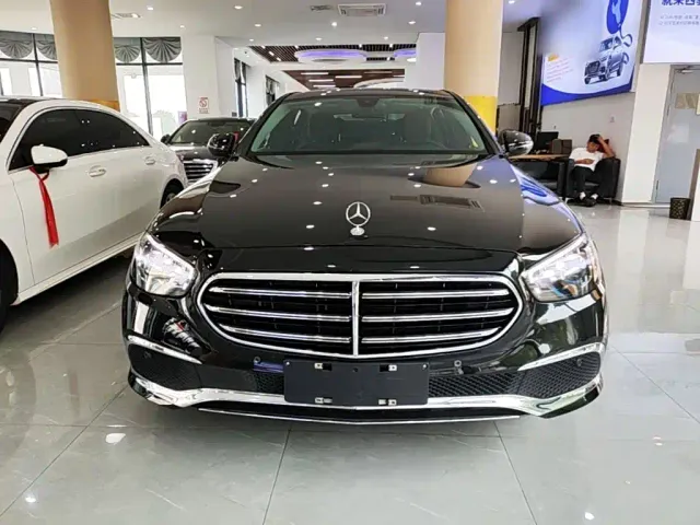 Mercedes-Benz E-Class — Фото автомобиля 2