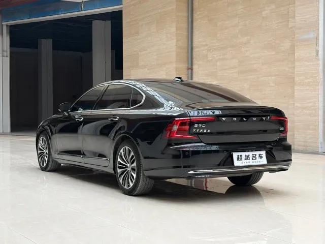 Volvo S90 — Фото автомобиля 12