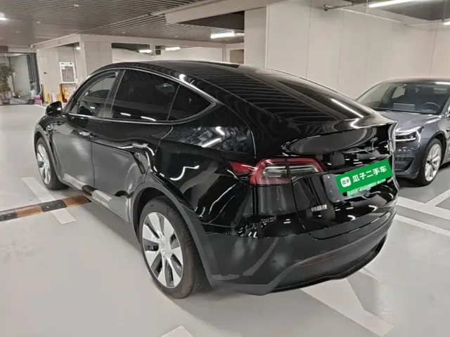 Tesla Model Y — Фото автомобиля 4