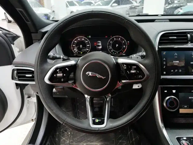 Jaguar XEL — Фото автомобиля 15