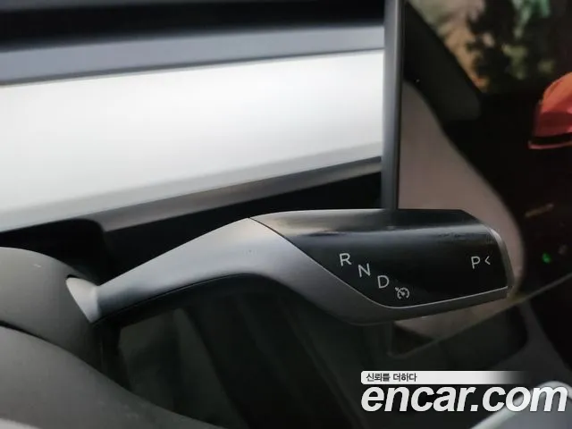Tesla Model 3 — Фото автомобиля 11