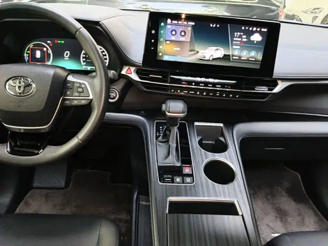 Toyota Sienna — Фото автомобиля 12