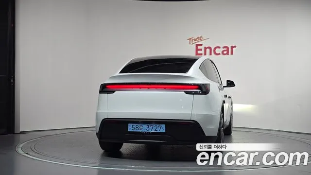 Tesla Model Y — Фото автомобиля 4
