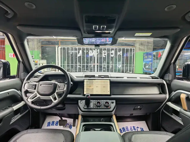 Land Rover Defender — Фото автомобиля 7
