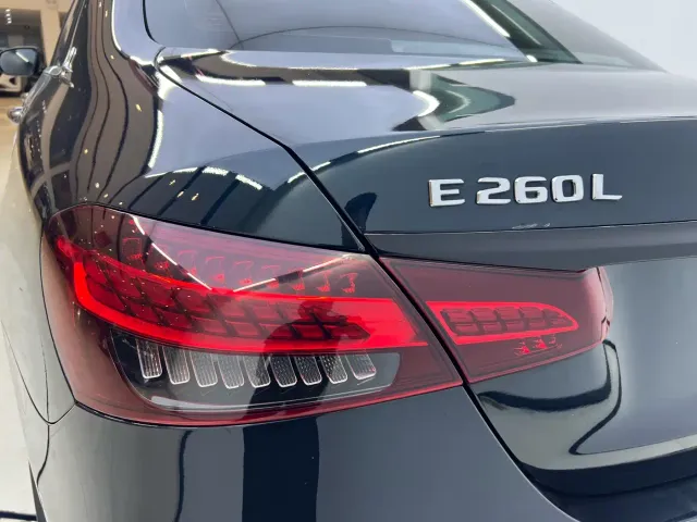 Mercedes-Benz E-Class — Фото автомобиля 8