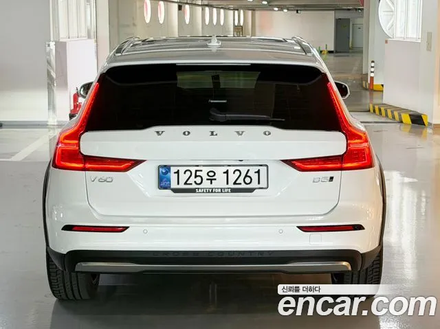 Volvo V60 — Фото автомобиля 4