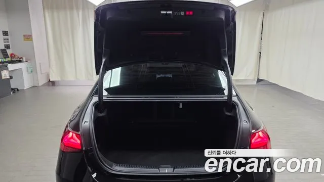 Mercedes-Benz E-Class — Фото автомобиля 16