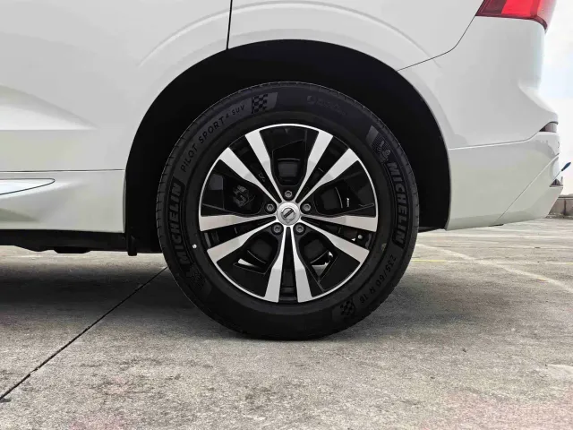 Volvo XC60 — Фото автомобиля 24