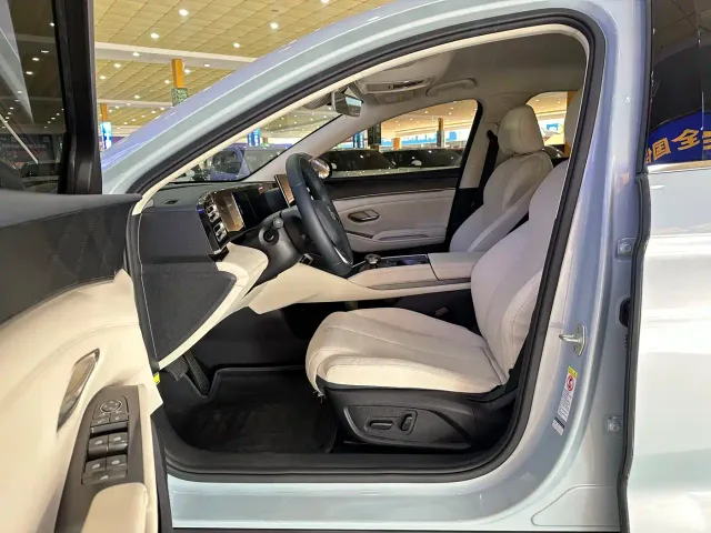 BYD Qin L — Фото автомобиля 10