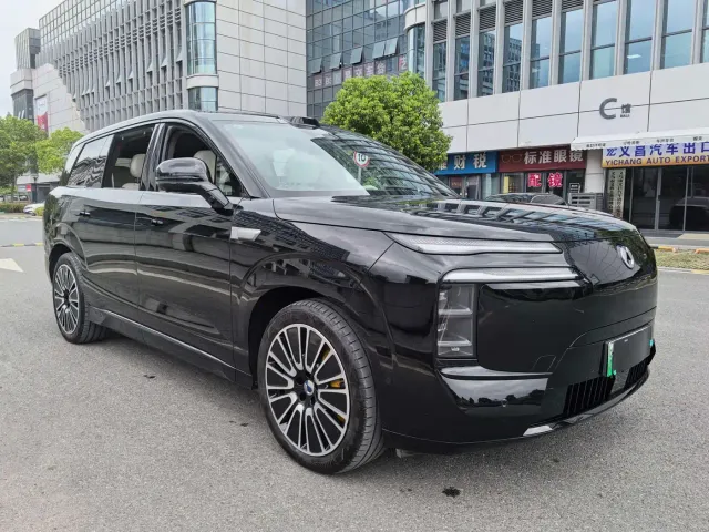 Denza N8L — Фото автомобиля 3