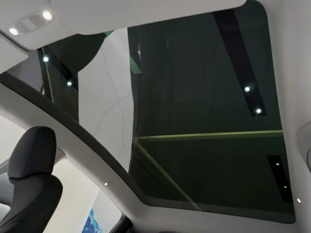 Tesla Model Y — Фото автомобиля 11