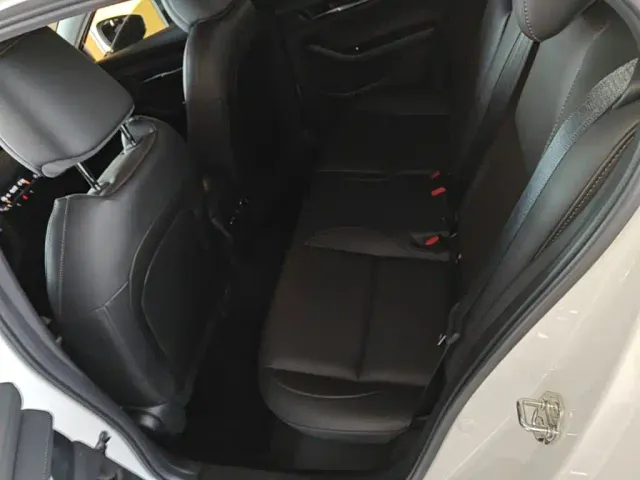 Mazda Axela — Фото автомобиля 16