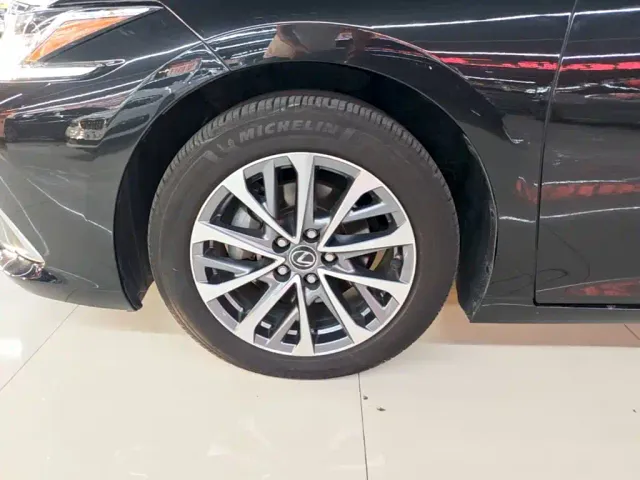 Lexus ES — Фото автомобиля 22
