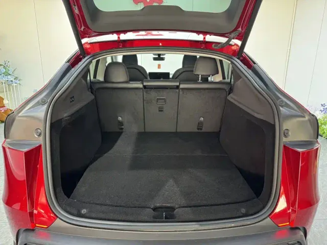 Tesla Model Y — Фото автомобиля 18