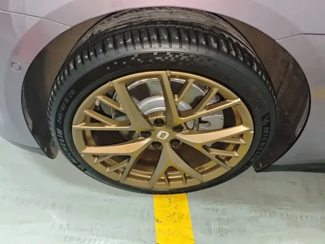 Xiaomi SU7 — Фото автомобиля 22