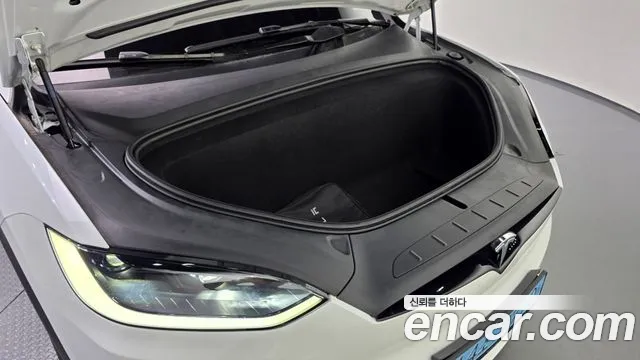Tesla Model X — Фото автомобиля 6