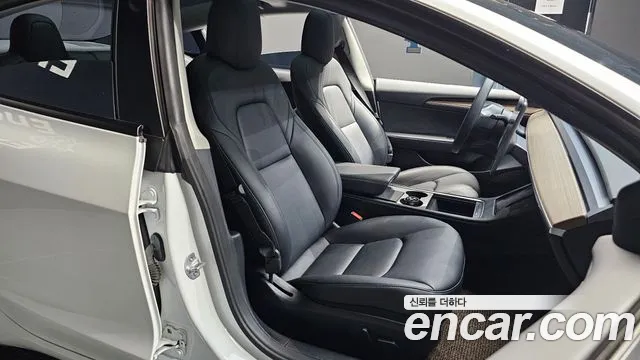 Tesla Model 3 — Фото автомобиля 17