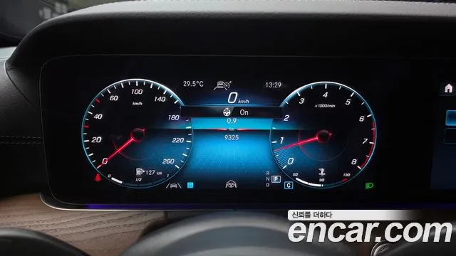 Mercedes-Benz E-Class — Фото автомобиля 8