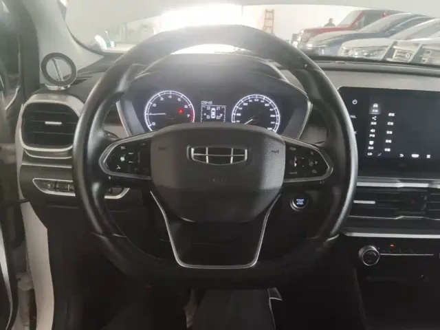 Geely Binyue — Фото автомобиля 10