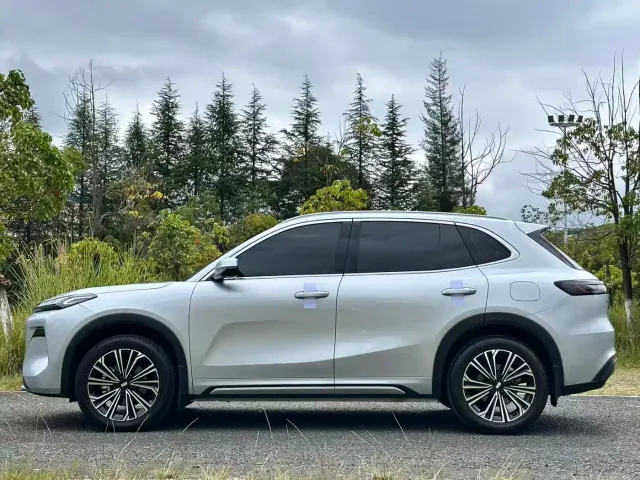 Geely Galaxy Starship 7 EM-i — Фото автомобиля 12