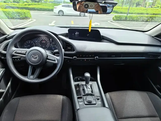 Mazda Axela — Фото автомобиля 7