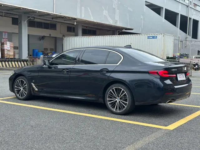 BMW 5 Series — Фото автомобиля 16