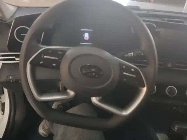 Hyundai Elantra — Фото автомобиля 15