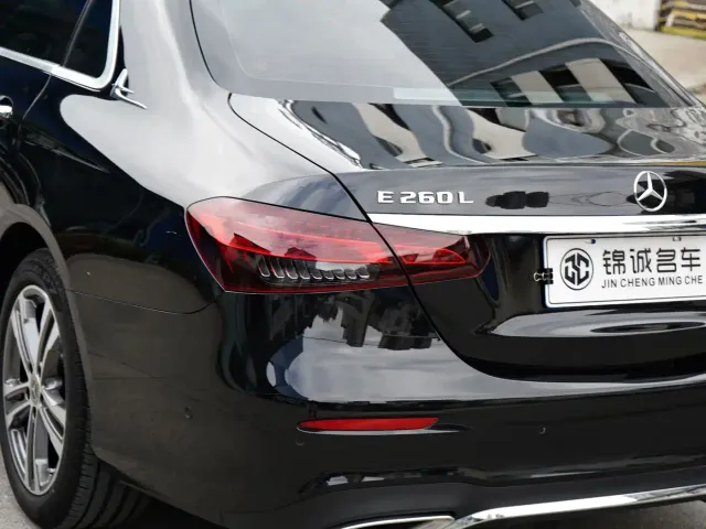 Mercedes-Benz E-Class — Фото автомобиля 19