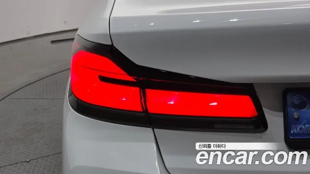 BMW 5-Series — Фото автомобиля 23