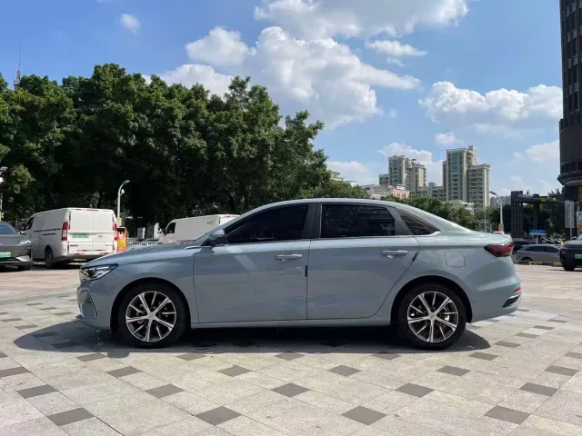 Geely Emgrand — Фото автомобиля 4