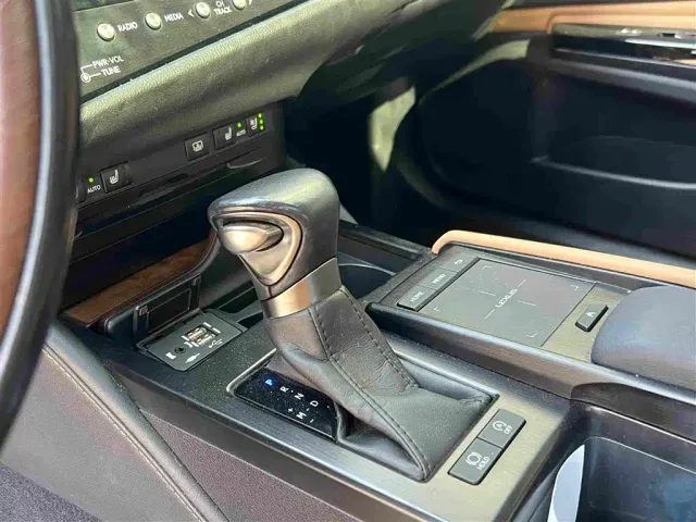 Lexus ES — Фото автомобиля 7