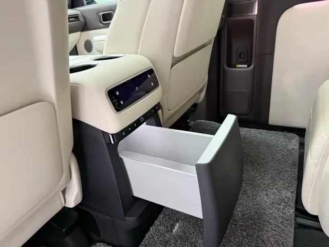 Li Auto MEGA — Фото автомобиля 17