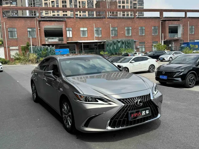 Lexus ES — Фото автомобиля 3