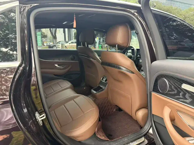 Mercedes-Benz E-Class — Фото автомобиля 13