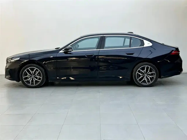 BMW i5 — Фото автомобиля 3