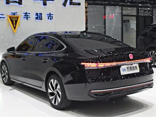 Volkswagen Passat — Фото автомобиля 16