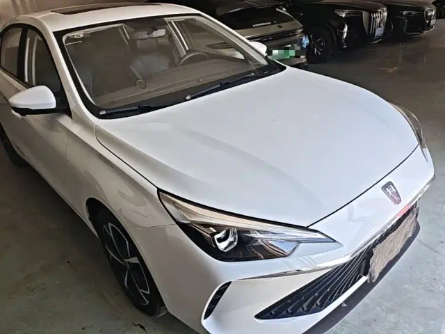Roewe i5 — Фото автомобиля 21