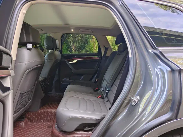 Volkswagen Touareg — Фото автомобиля 15