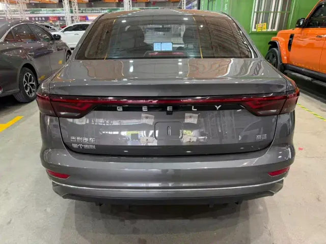 Geely Emgrand — Фото автомобиля 11