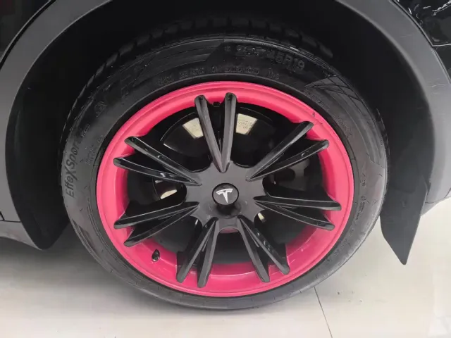 Tesla Model Y — Фото автомобиля 7