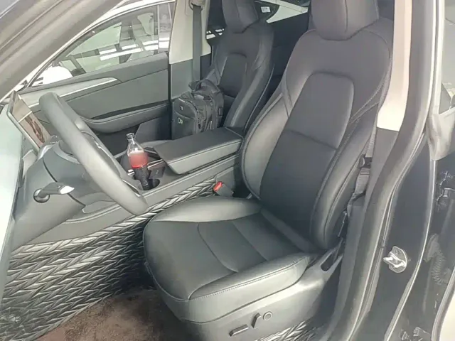 Tesla Model Y — Фото автомобиля 14