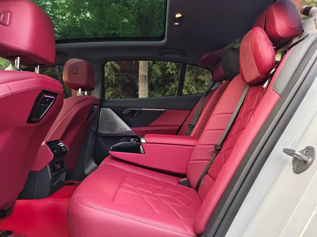 BMW 5 Series — Фото автомобиля 30