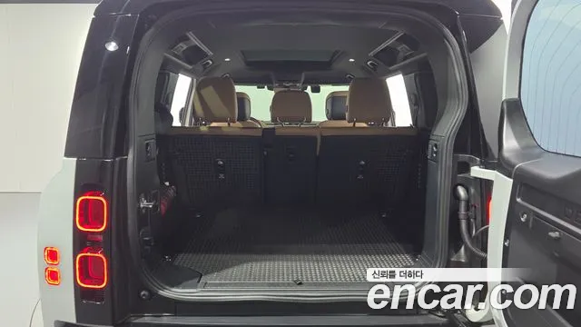 Land Rover Defender — Фото автомобиля 25