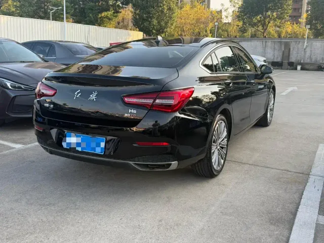 Hongqi H5 — Фото автомобиля 12
