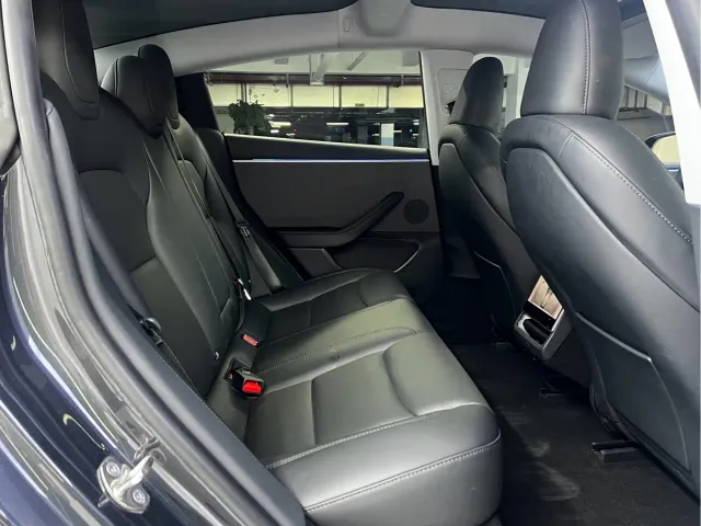 Tesla Model 3 — Фото автомобиля 5