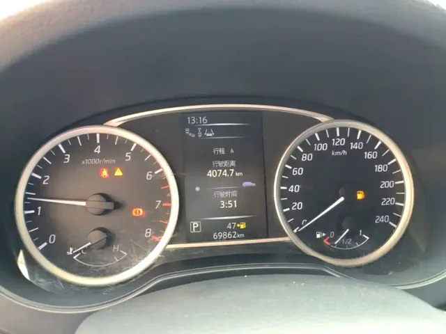 Nissan Tiida — Фото автомобиля 11